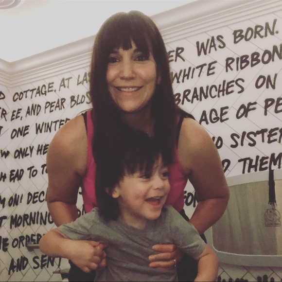 Meet your Posher, Pamela - Picture 2 of 3